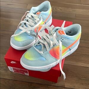 NIB 100% Authentic Nike Big Kids Dunk Low Glacier Blue Sneakers Size 4